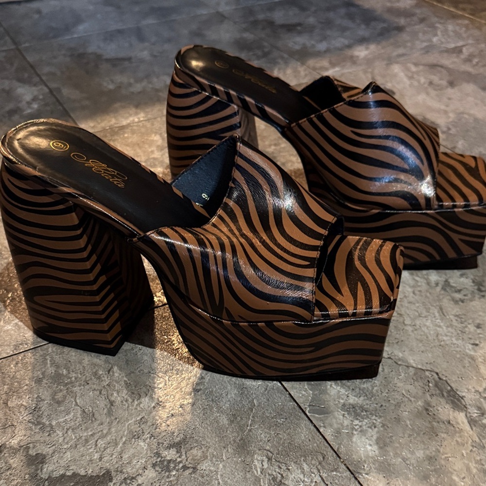 Stylish Zebra Print Platform Heels